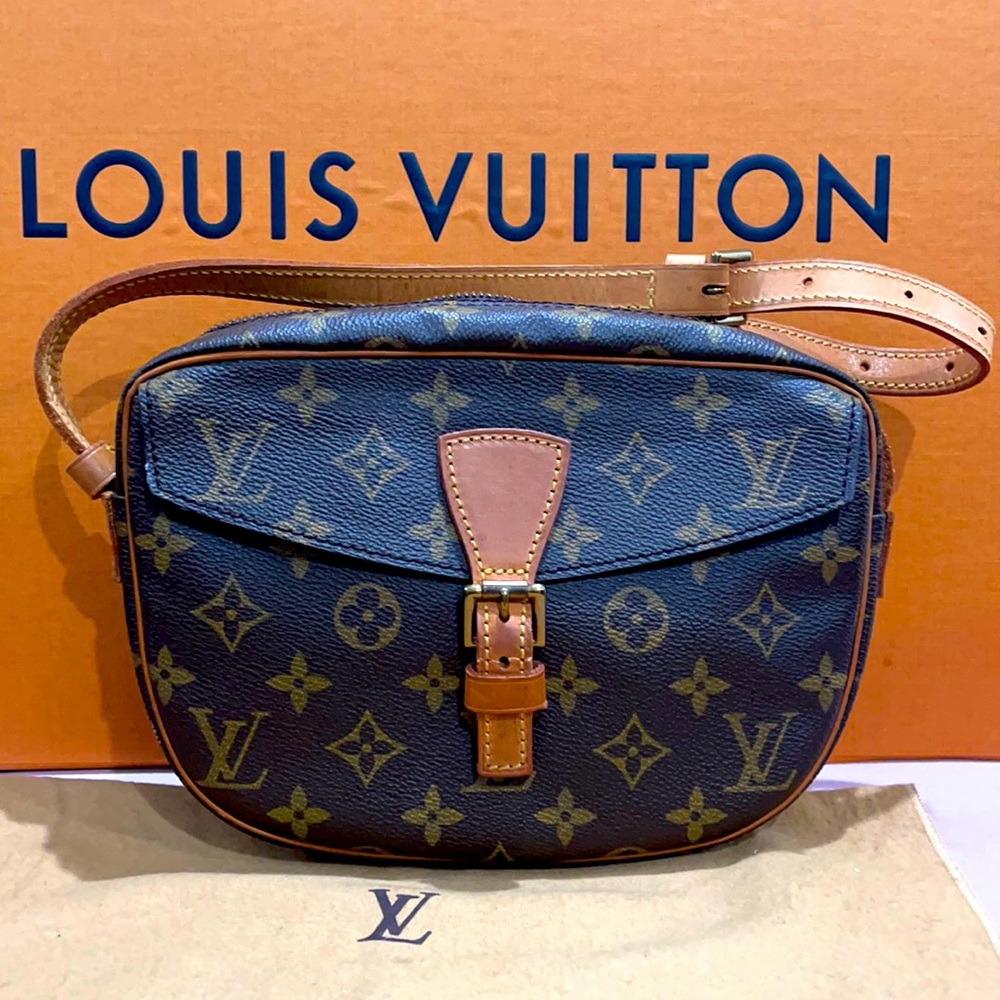 Sold Louis VUITTON Authentic Vintage Cross Body Bag